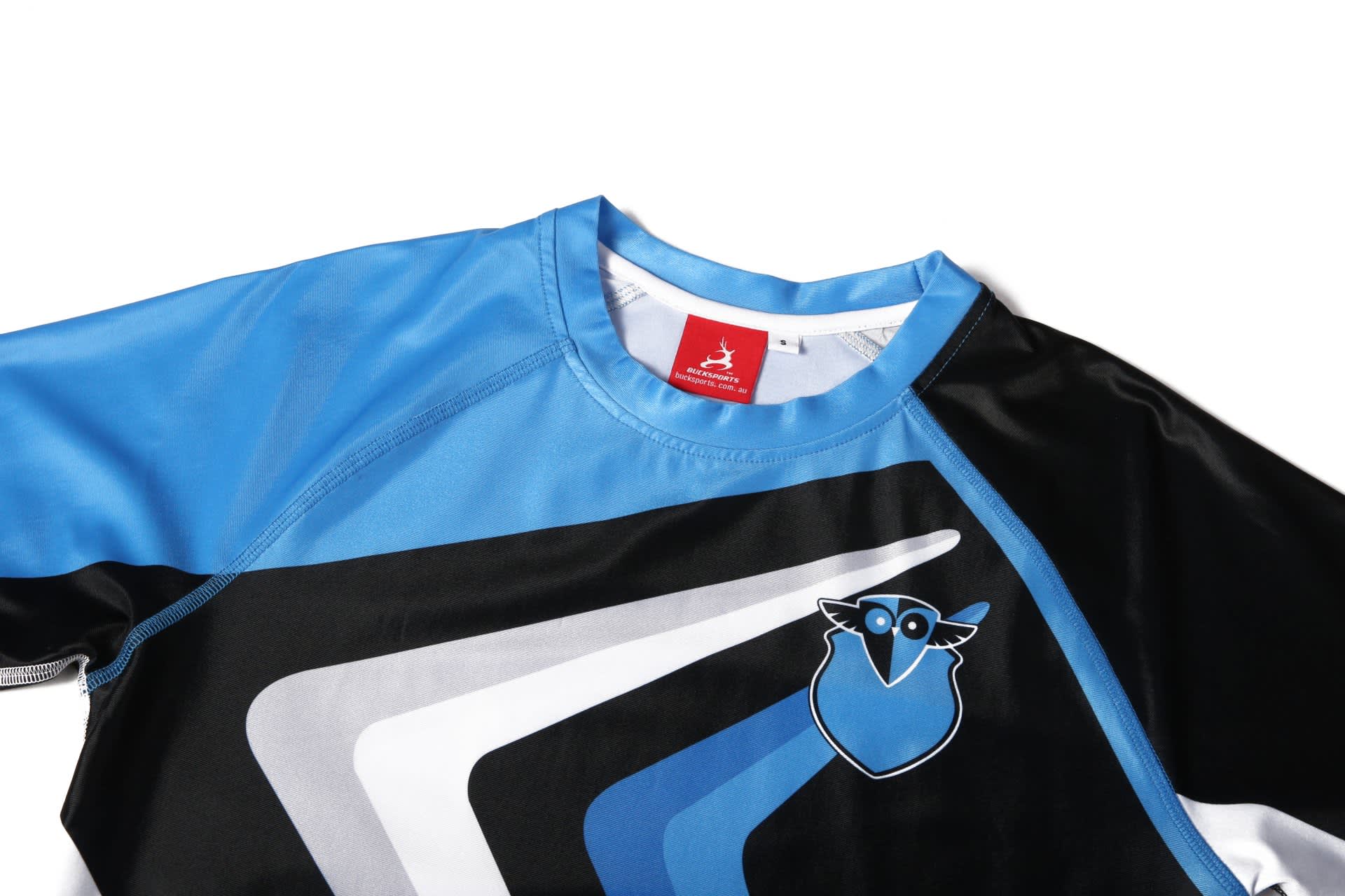 A blue and black ANTI-CHLORINE PBT T-SHIRT with a logo on the front and a sporty design.