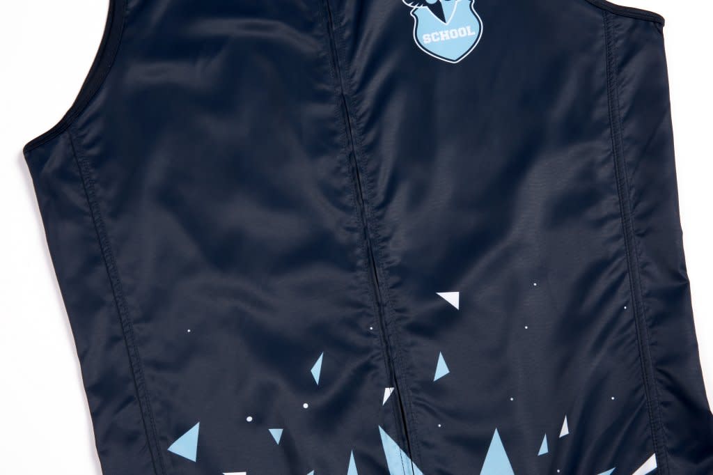 A waterproof vest in navy blue featuring a light blue geometric pattern and a logo at the top.