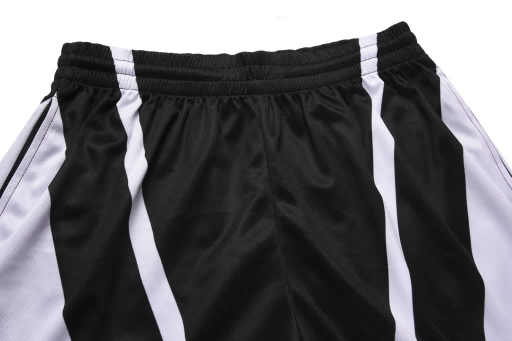 SWIFT SHORTS-LADY featuring a black and white design, with an elastic waistband and sporty styling.