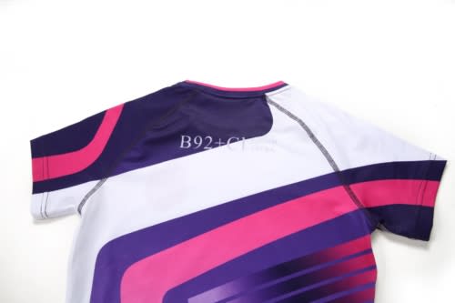 A sports jumper in shades of purple and pink, featuring a logo and anti-chlorine fabric.