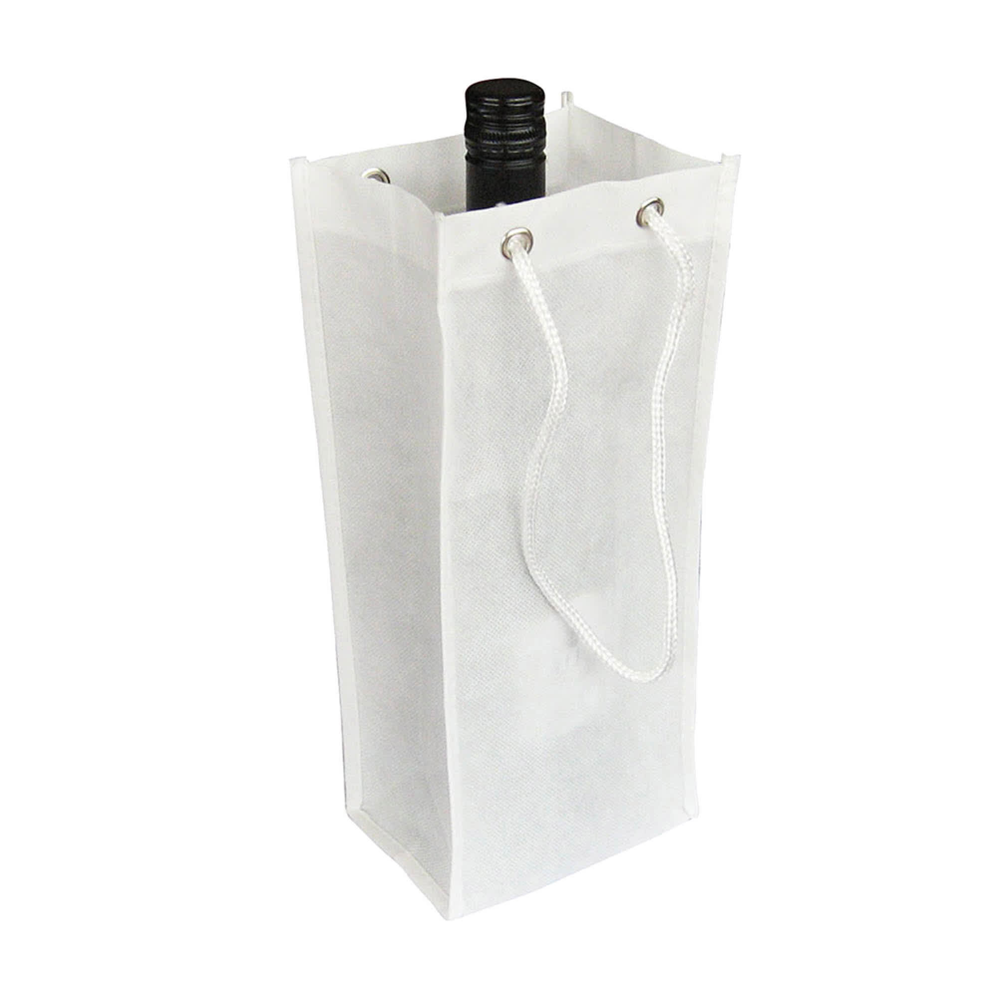 A drink bottle is placed inside a white non-woven single bottle bag with a drawstring. The bag has a simple design and a logo.