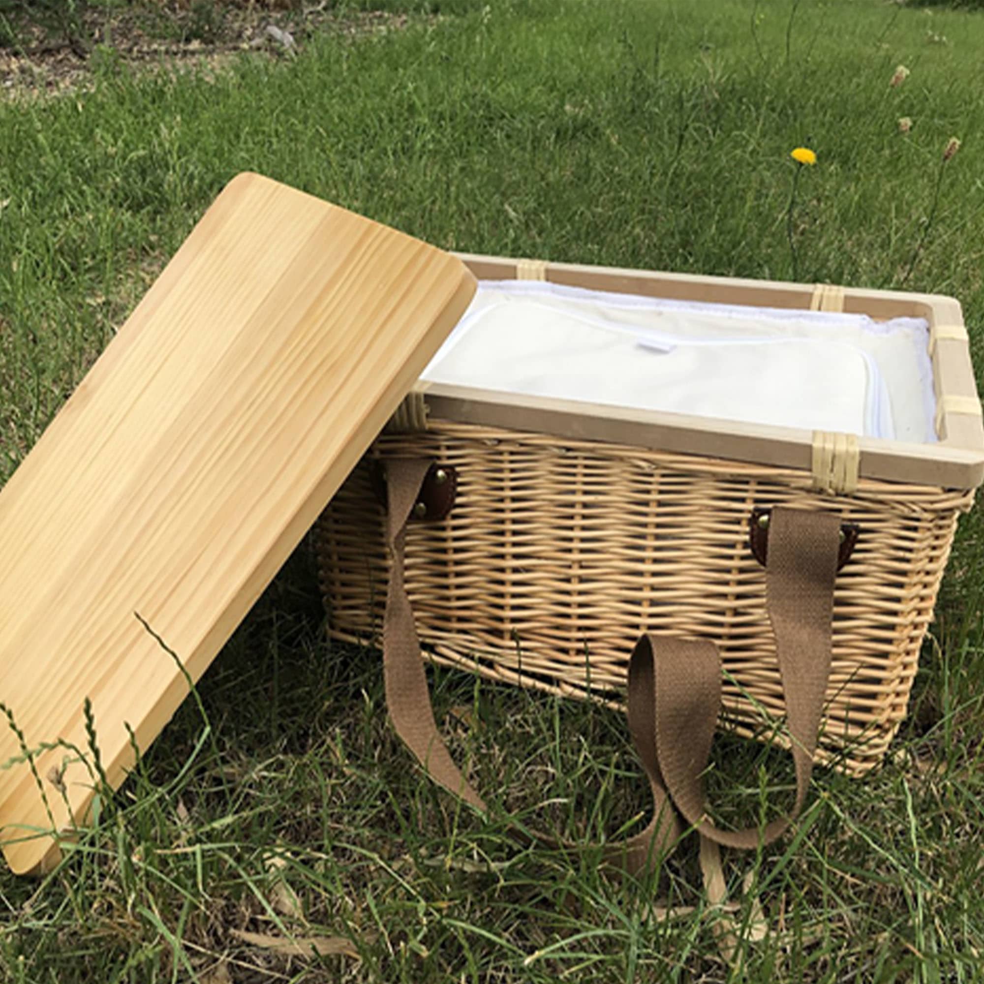 Gold Coast Wicker Picnic Cooler Basket Square - WCB002 Image