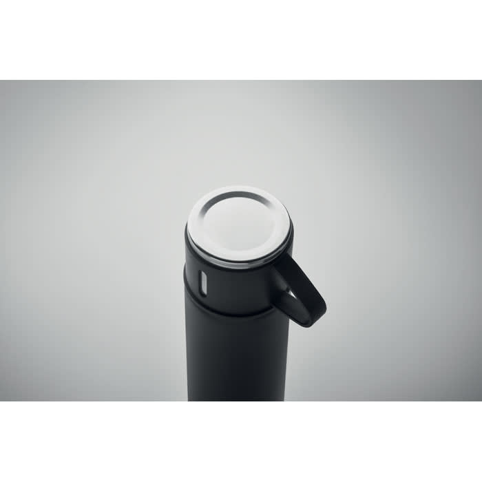 A drink bottle in matte black with a silver lid and a handle, featuring a circular opening on top.