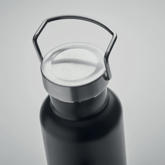 A drink bottle in matte black with a stainless steel lid and a sturdy carrying handle. It features a logo.