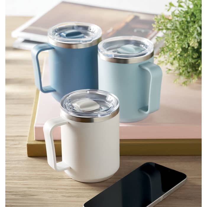 A drink bottle set featuring three mugs in white, blue, and light blue with clear lids and metallic bands.