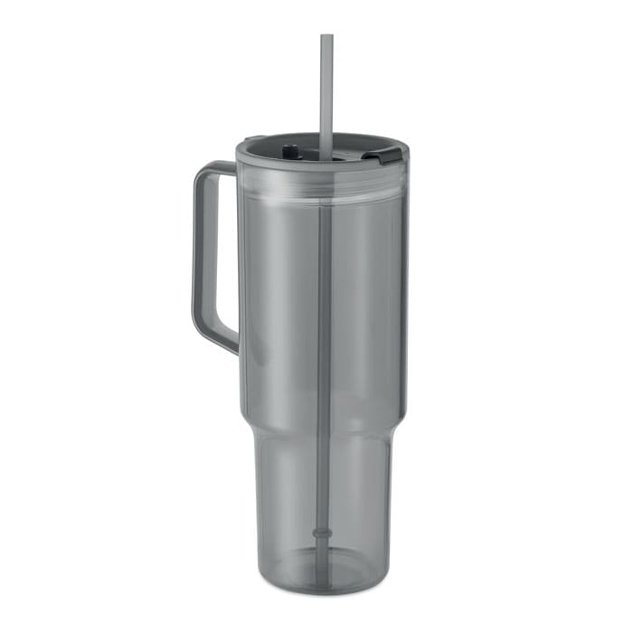 A drink bottle in grey with a handle, a straw, and a lid, featuring a logo on the front.