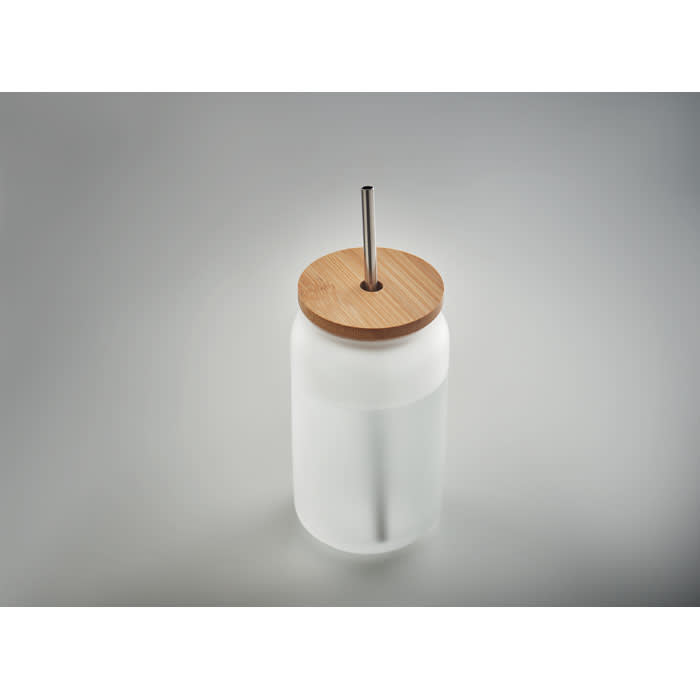A drink bottle with a wooden lid and stainless steel straw, featuring a transparent body.