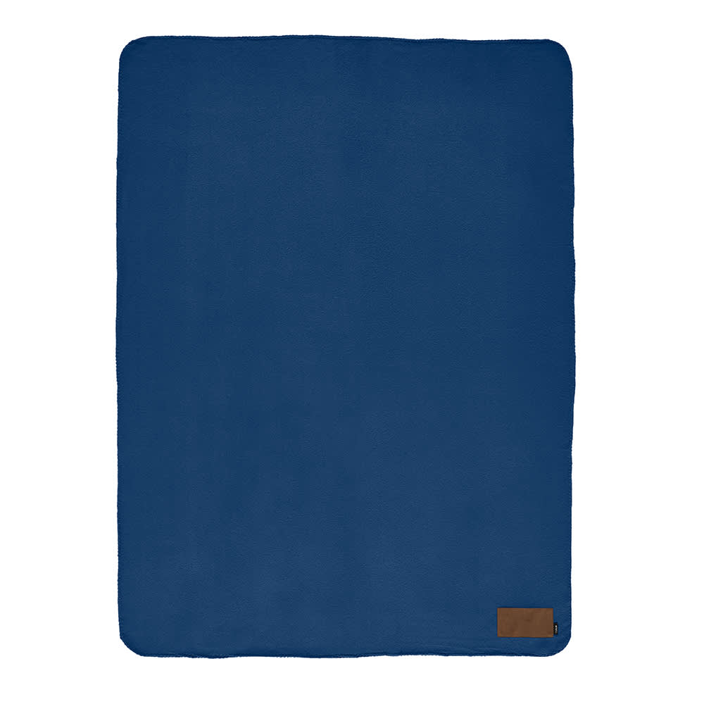A blue blanket with a customisable patch and a branding label in one corner.