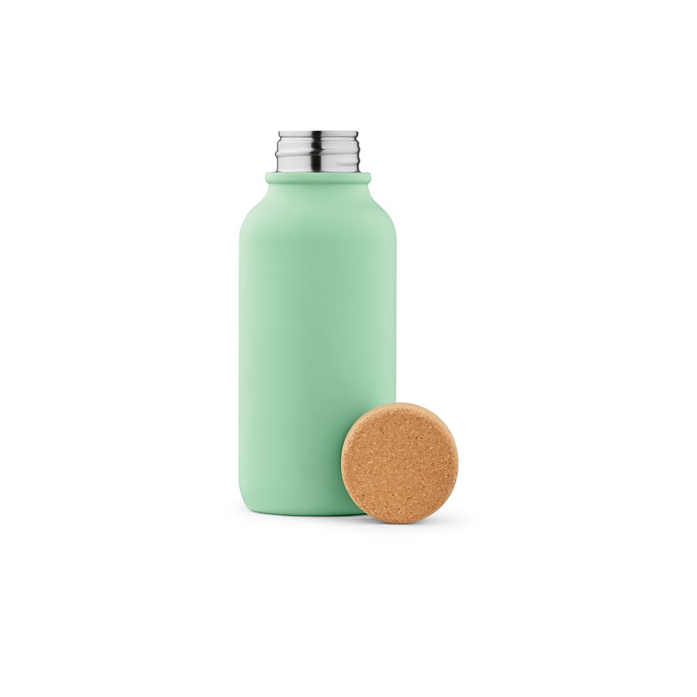 A drink bottle in mint green with a cork lid, featuring a sleek single-wall design and a leakproof structure.