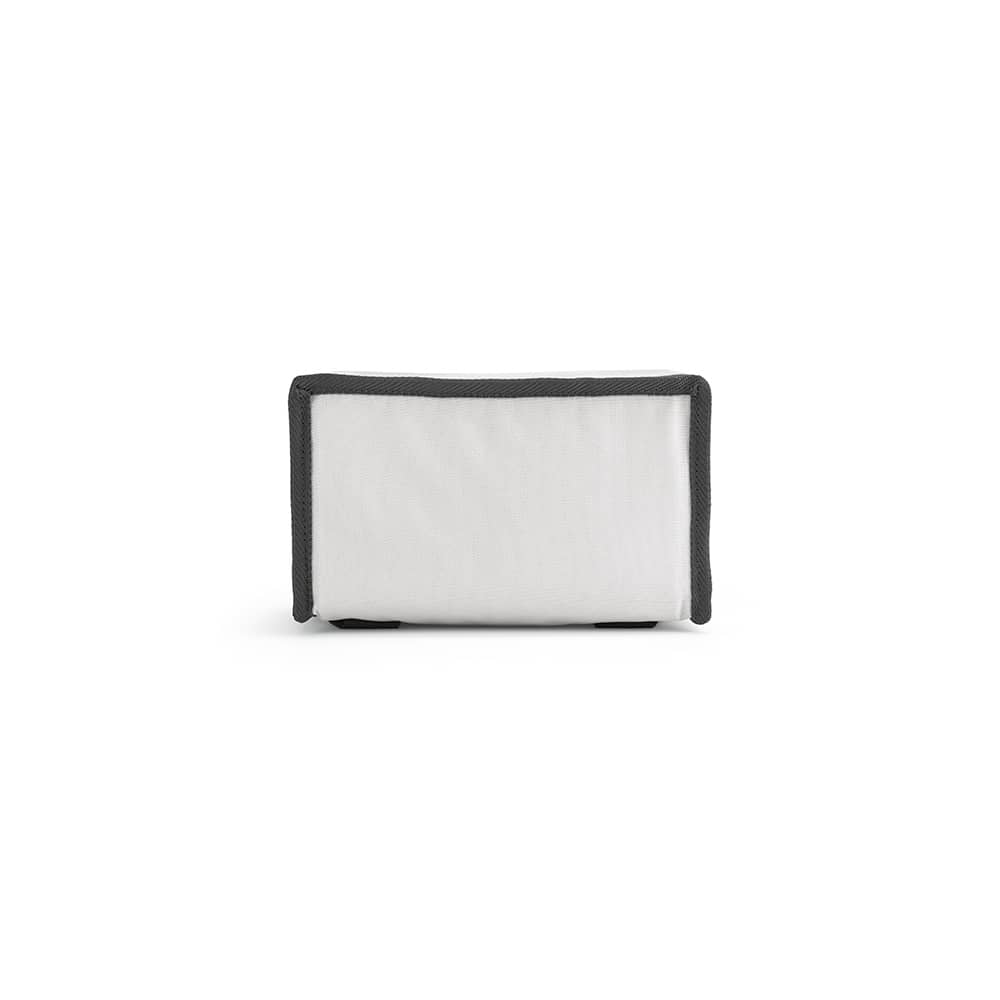 A cooler bag with a white body and grey trim. It features thermo-injected zippers and has a logo.