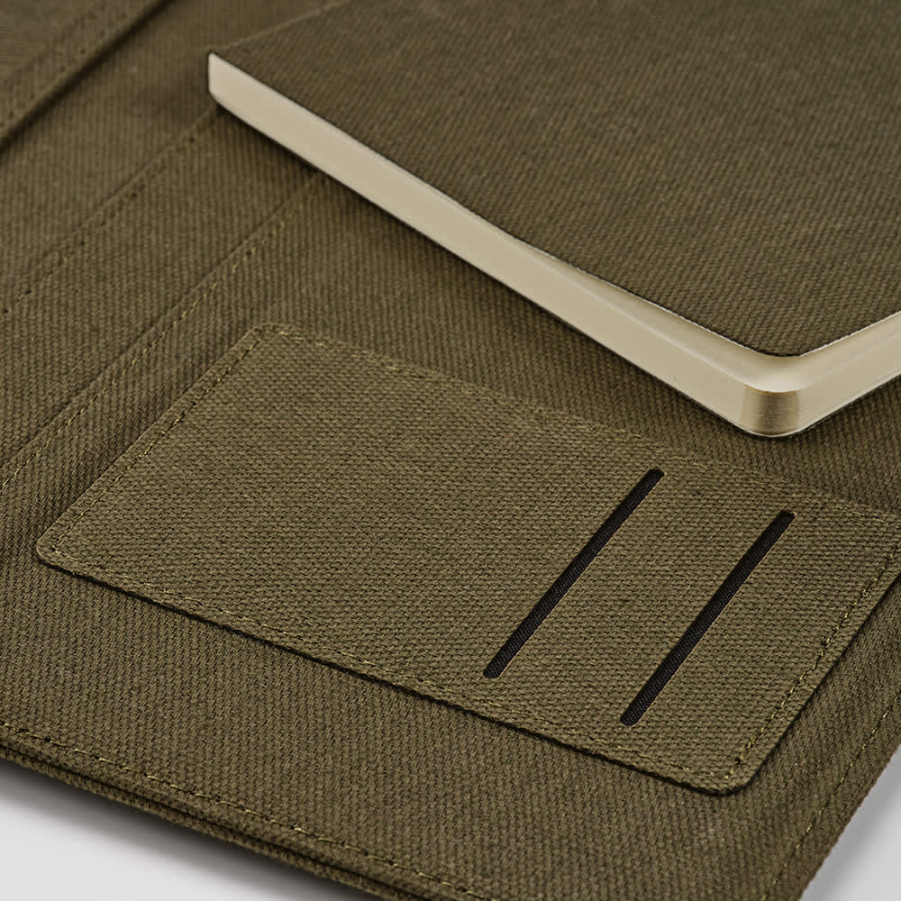An olive green A4 folder with a rCotton texture, featuring a 64-page notepad and a rPU closure.