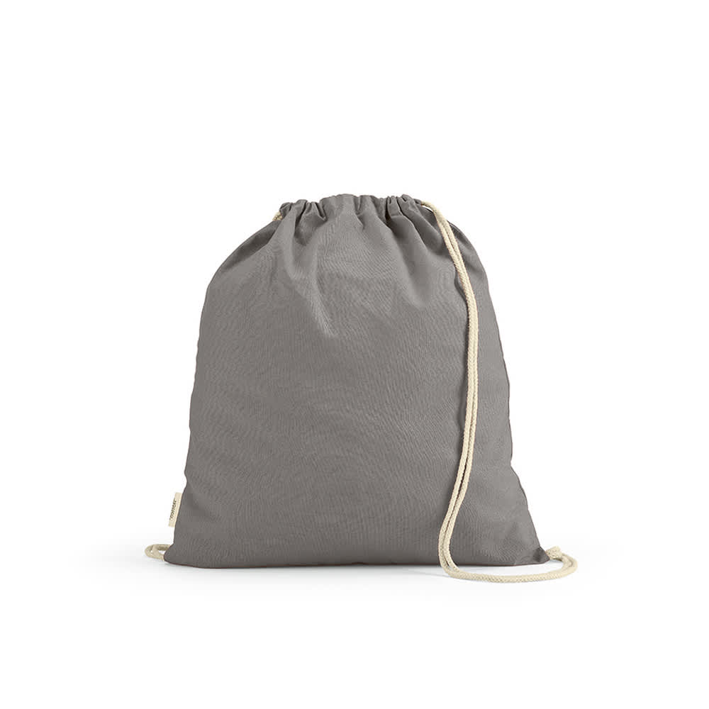 A grey drawstring bag made of rCotton, featuring cream-coloured rope straps and a logo.