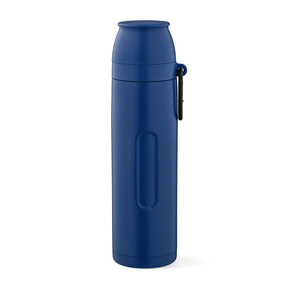 A drink bottle in navy blue with a carabiner and two included cups. It features a branding logo.
