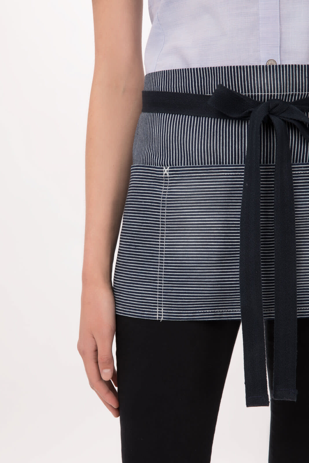 A waist apron in navy and striped patterns, featuring a waist tie and a pocket detail. It includes a logo.