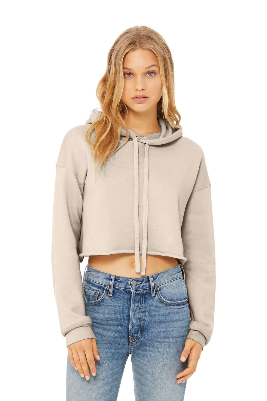 A cropped fleece hoodie in a light beige colour, featuring an adjustable hood and a relaxed fit.