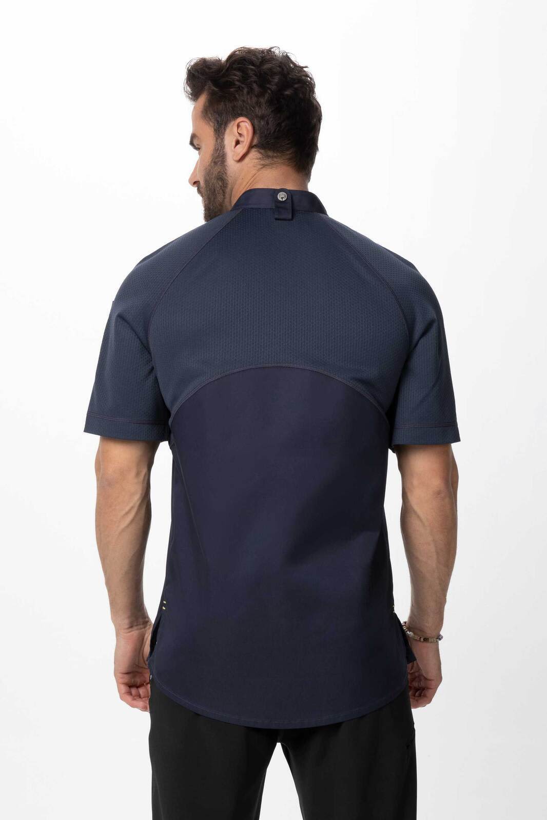 A men's chef jacket in navy blue, featuring a collar and a back detailing. Includes a logo on the fabric.