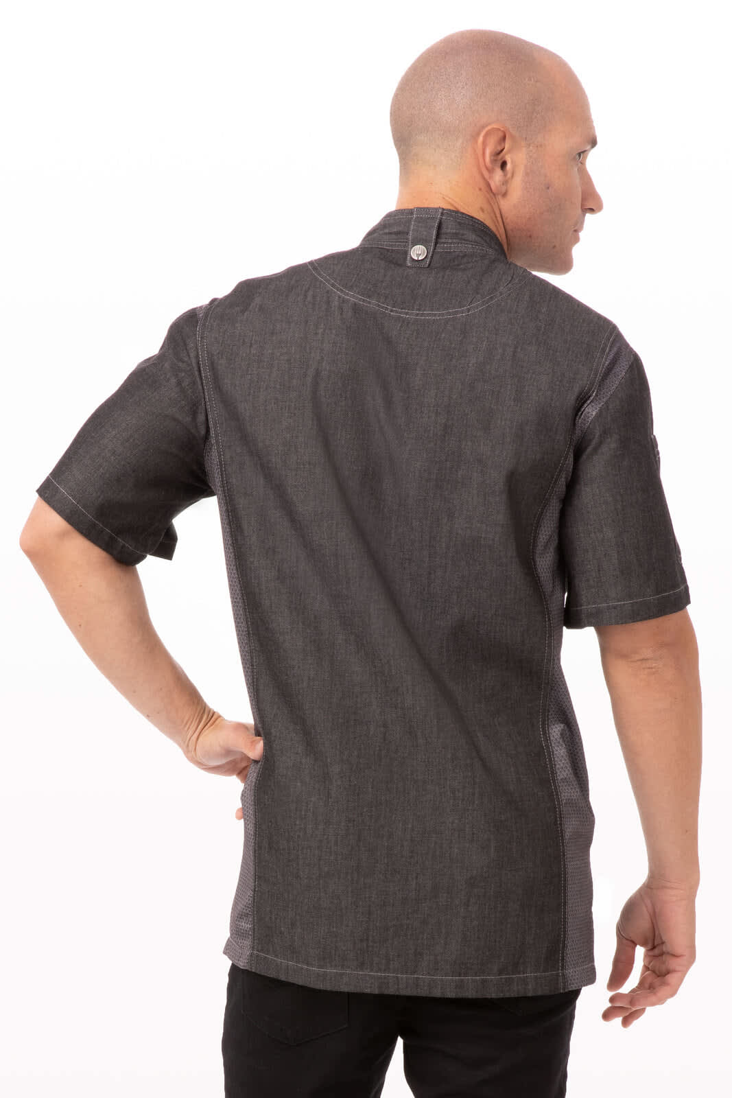 A men's chef jacket in dark grey with short sleeves and a buttoned collar, featuring a logo.