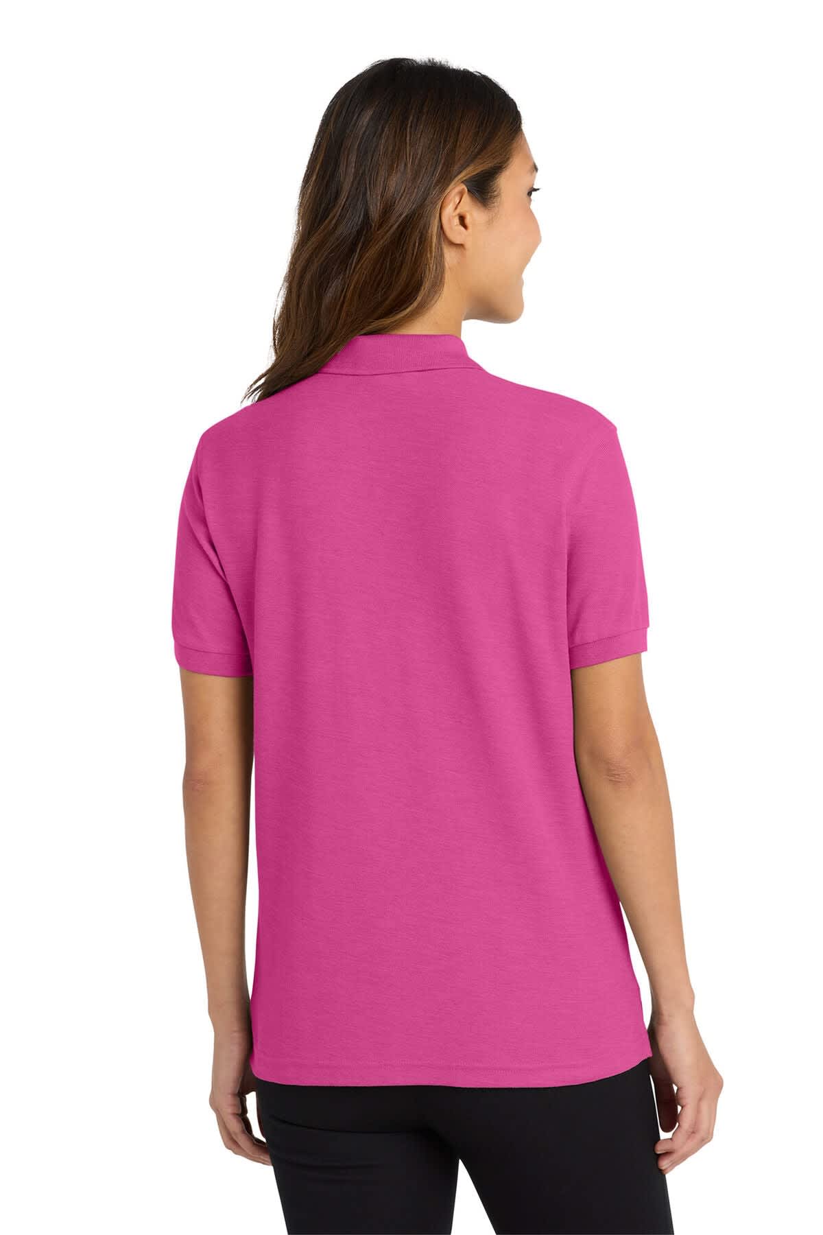 A ladies' polo shirt in pink with a smooth fabric finish and a logo on the back. Short sleeves and a collar.