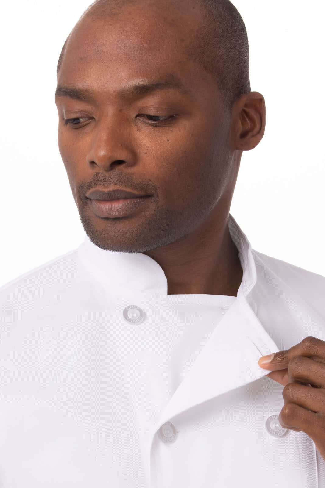 A men's chef jacket in white, featuring a mandarin collar and button closure, displayed on a model. It includes a logo.