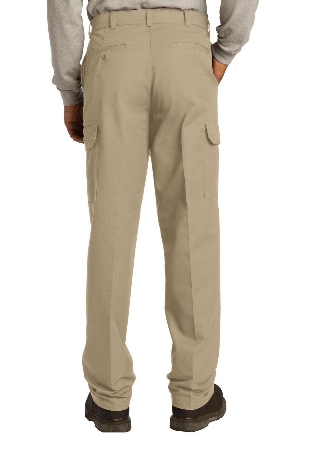 Workwear cargo pants in a light tan colour, featuring side pockets and a straight fit. Includes branding on the fabric.