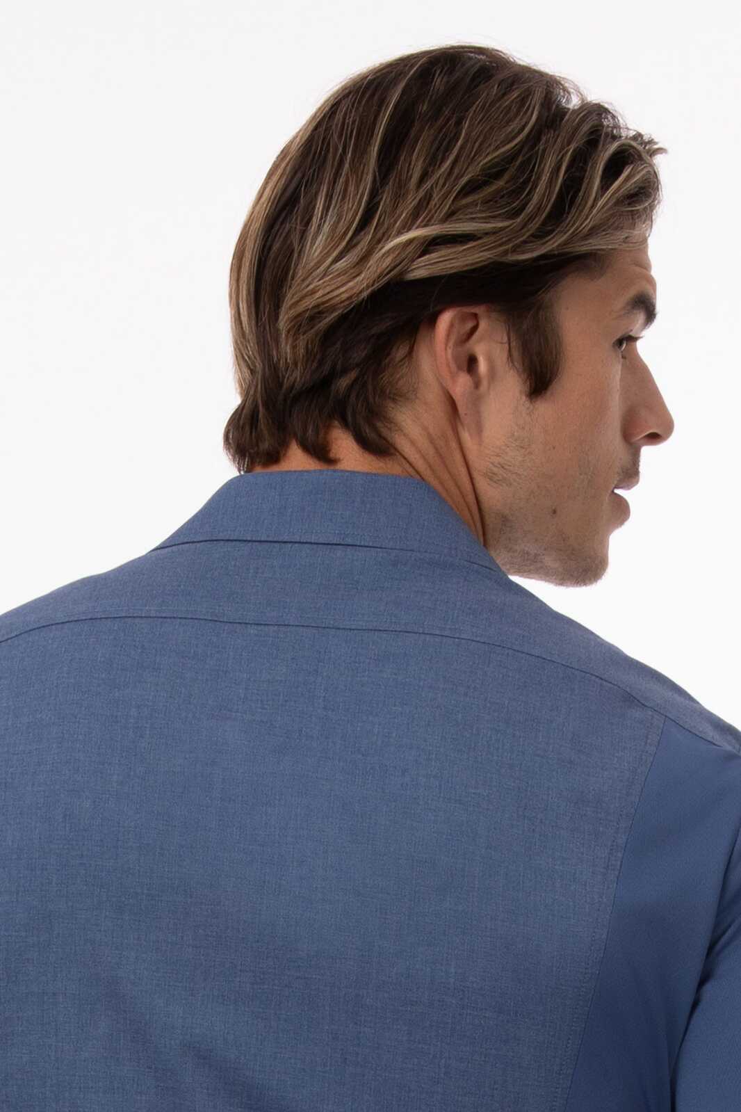 A men's shirt in black with a tailored fit, displaying the back view and featuring a collar.