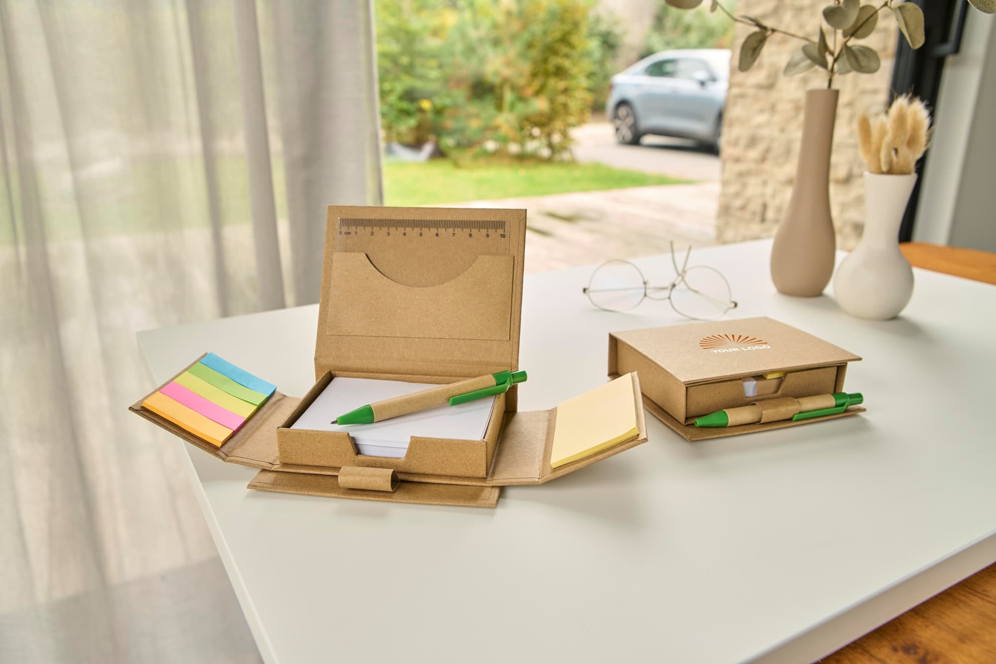 Cardboard memo holder