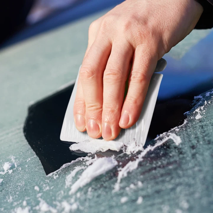 Compact Ice Scraper - image 3