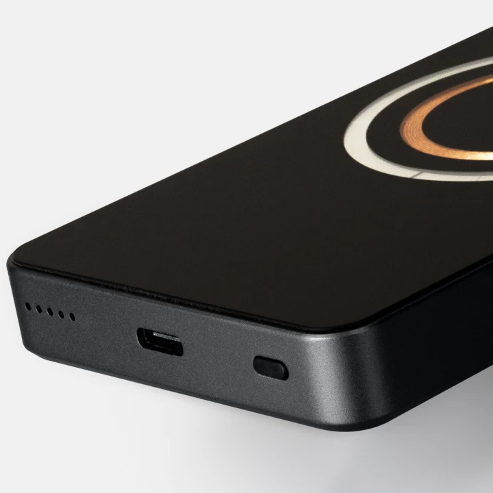 INGENIO Arc Wireless Charging Power Bank - image 5