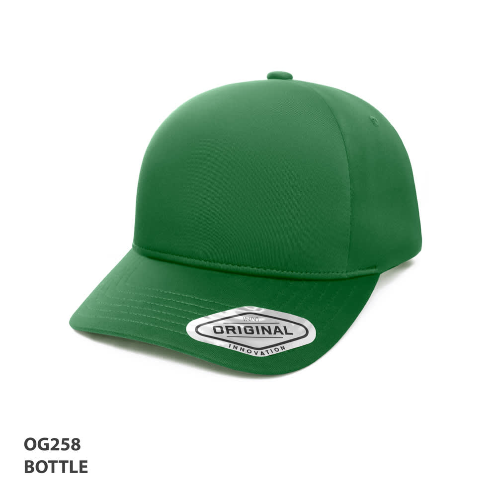Seam-Free Tech Cap GR-OG258 A green cap with a structured design and a logo on the side, featuring a smooth, seam-free finish.