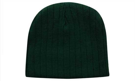 Cable Knit Beanie - Toque HE-4189 A green cable knit beanie toque with a ribbed texture, featuring a logo on the side.