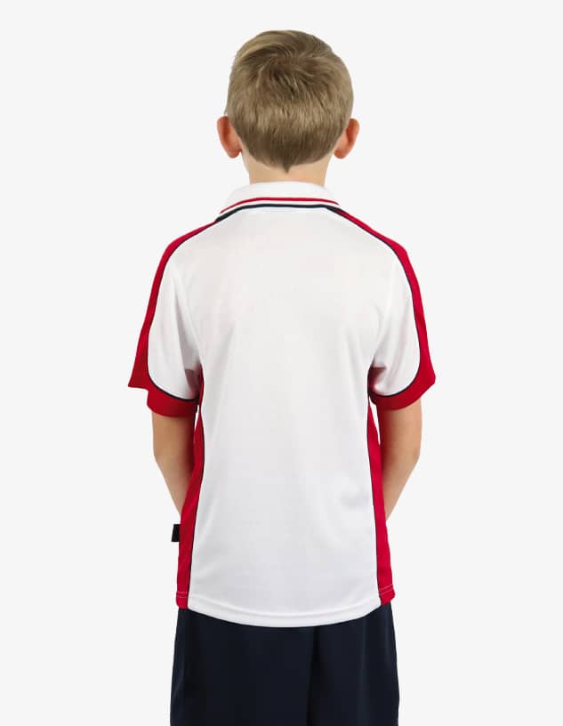 A polo shirt in white with red sleeves, featuring a logo. Designed for youth, with a classic cut.