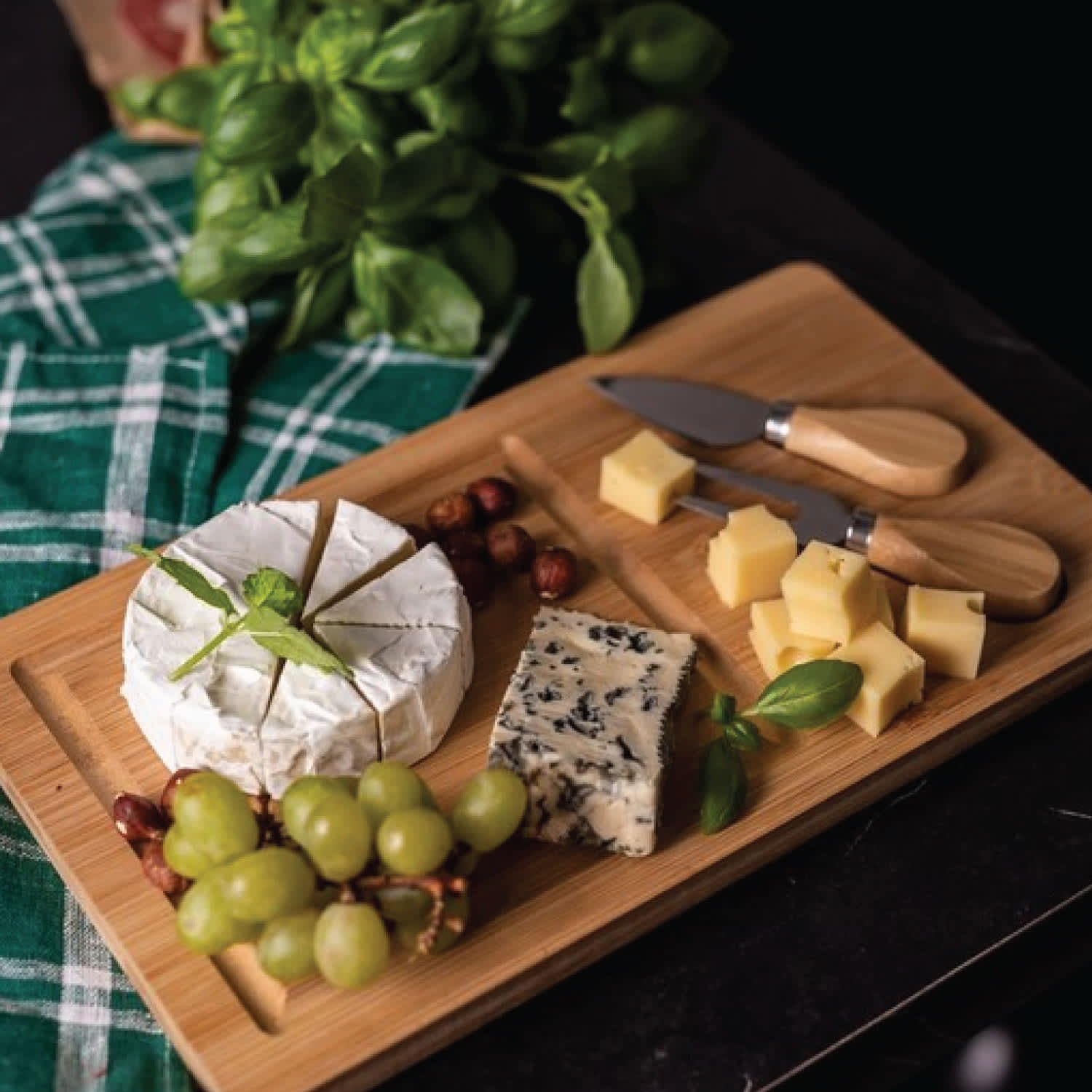 Alternative view of BELLA Bamboo Cheese Set