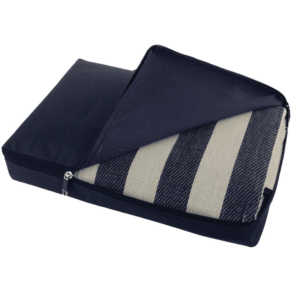 Día De Campo Rug with waterproof backing