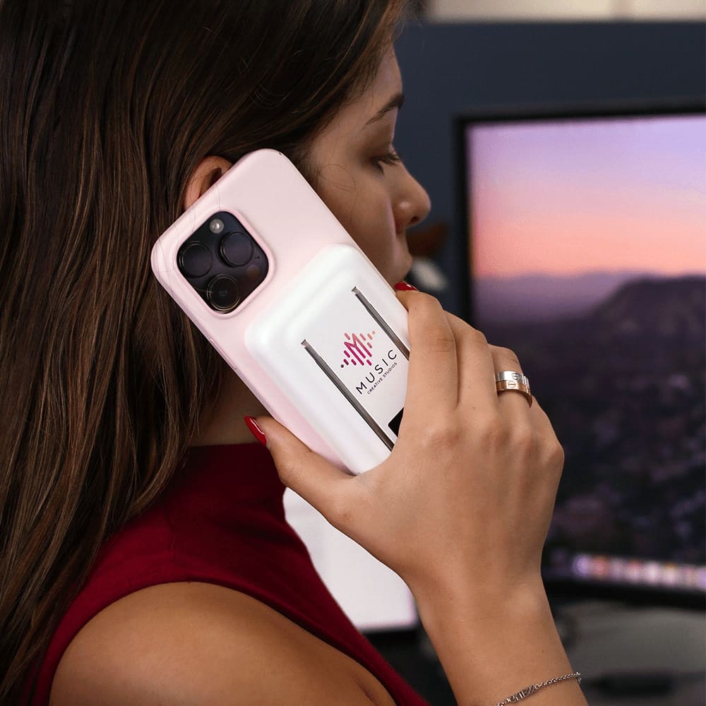 Alternative view of Magnetic Power Bank w/ Phone Stand 10000 mAh
