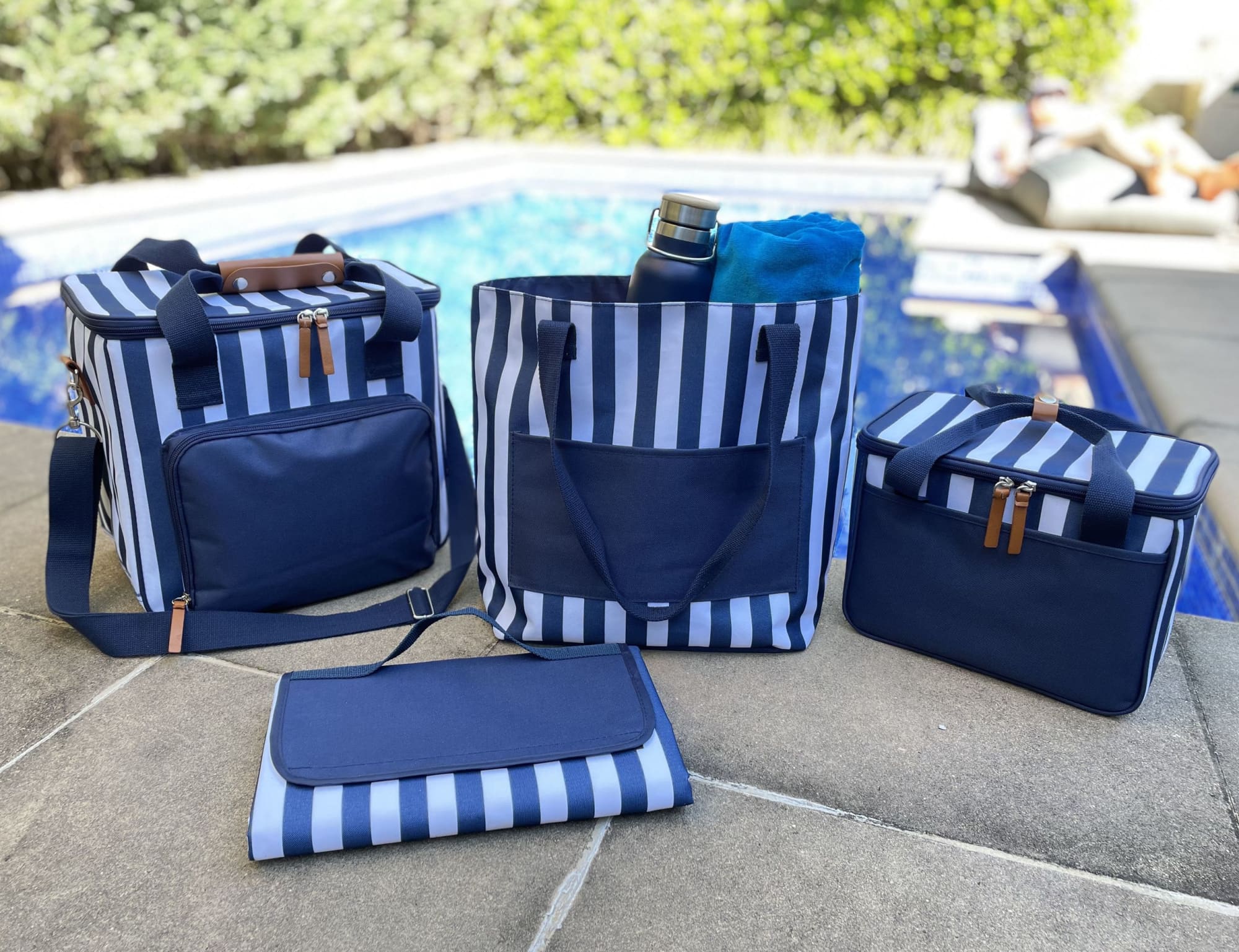 Alternative view of Ascot Jumbo Cooler, Navy
