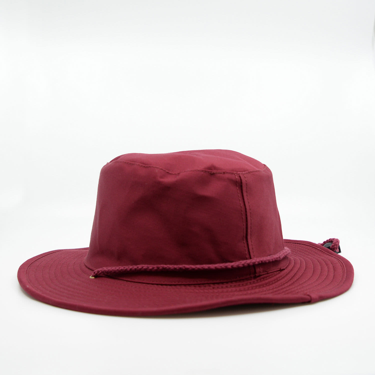 A wide-brim hat in burgundy with a braided cord band and a logo detail. Ideal for outdoor activities.