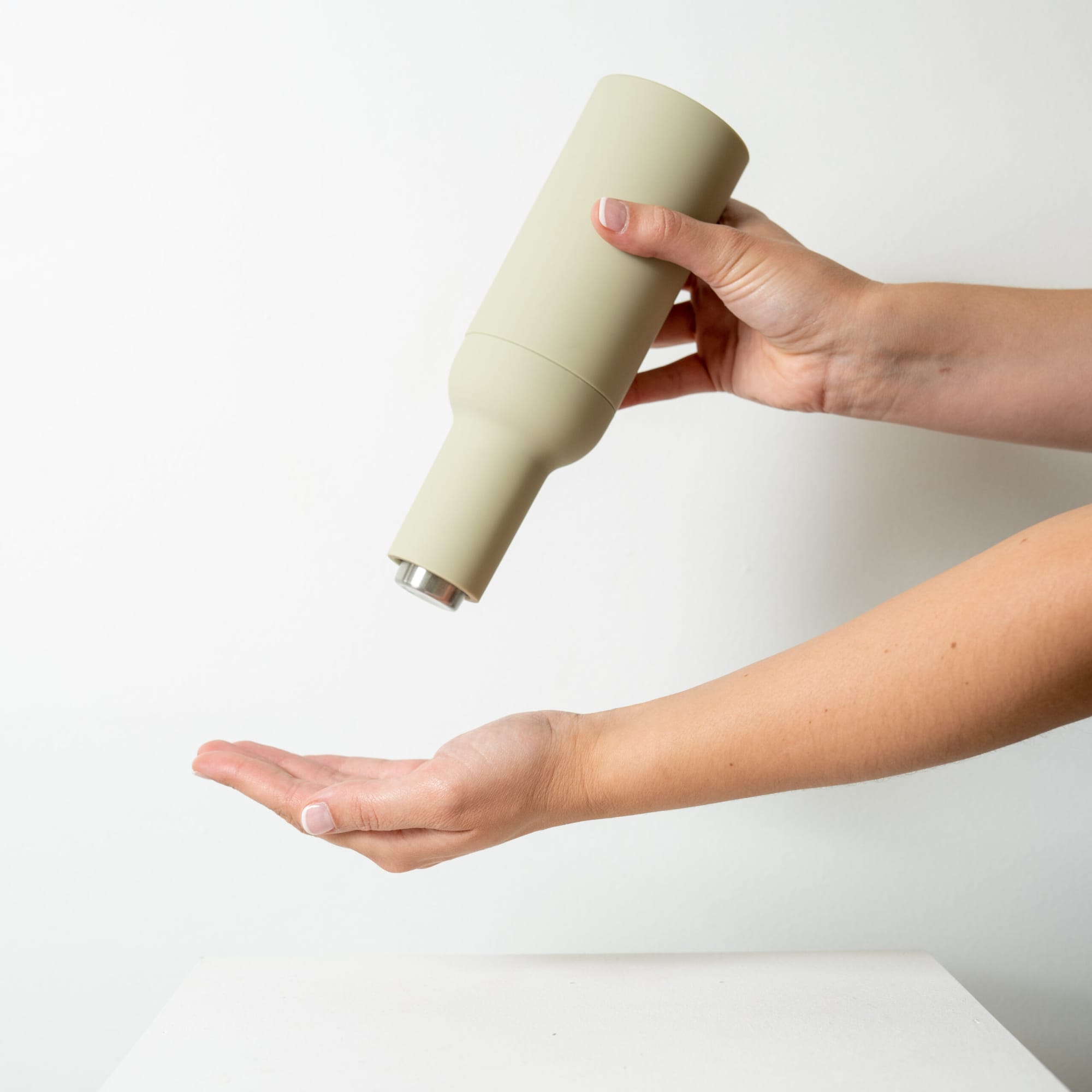 Thea Automatic Salt and Pepper Grinder - D169 Image 