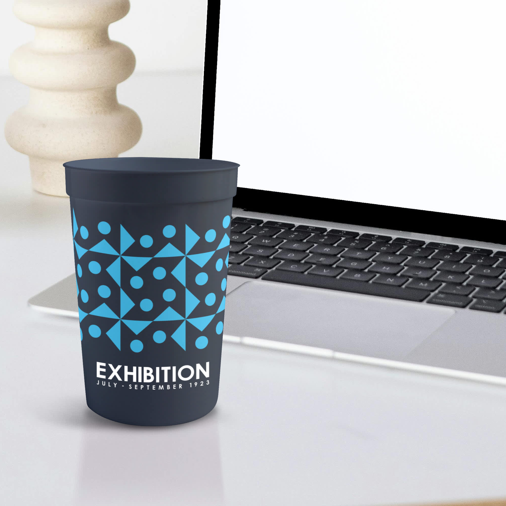 650ml Plastic Stadium Cup - PXD263 Image