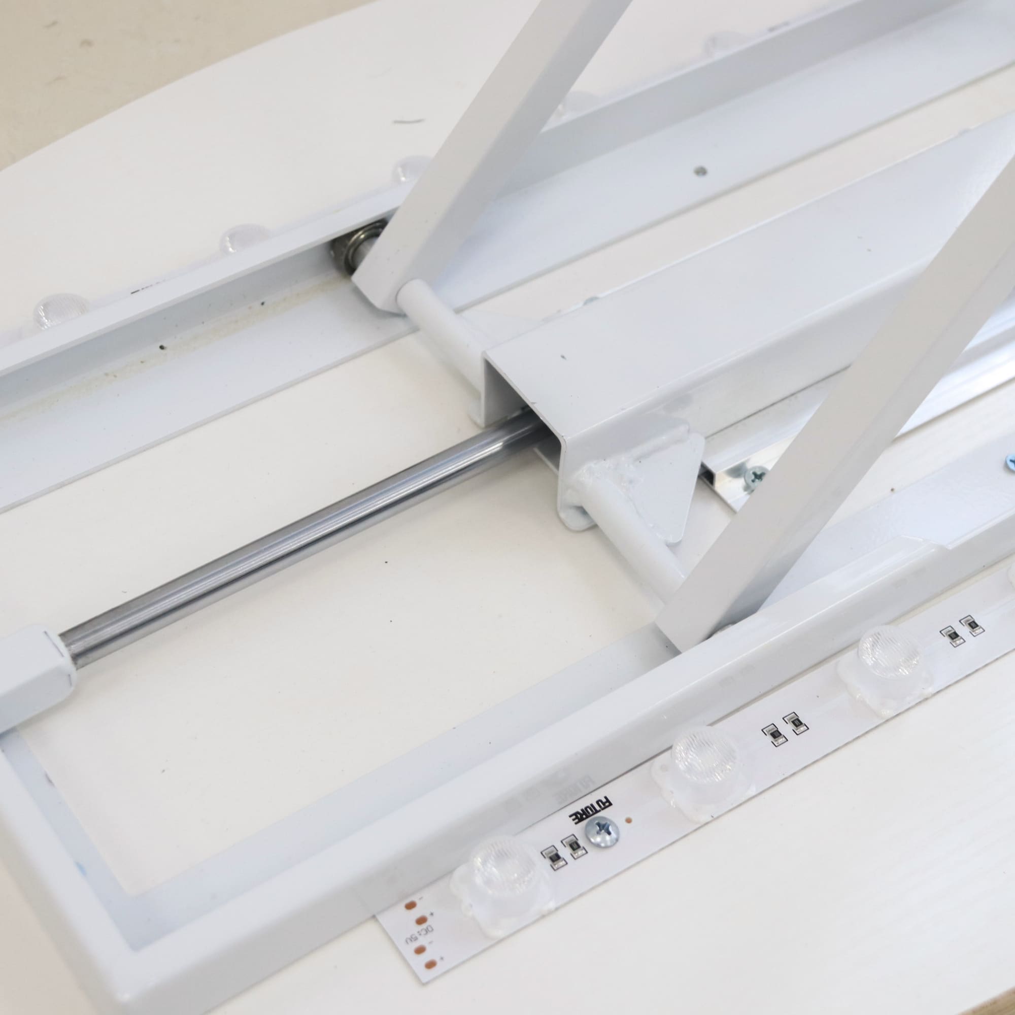 Backlit LED Spring Up Display - Round - POS330 Image 