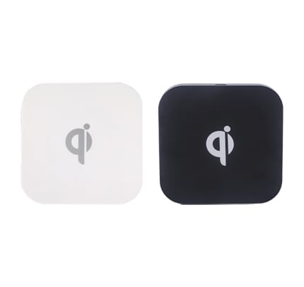 Square-shaped wireless chargers in black and white, featuring a logo on the surface.
