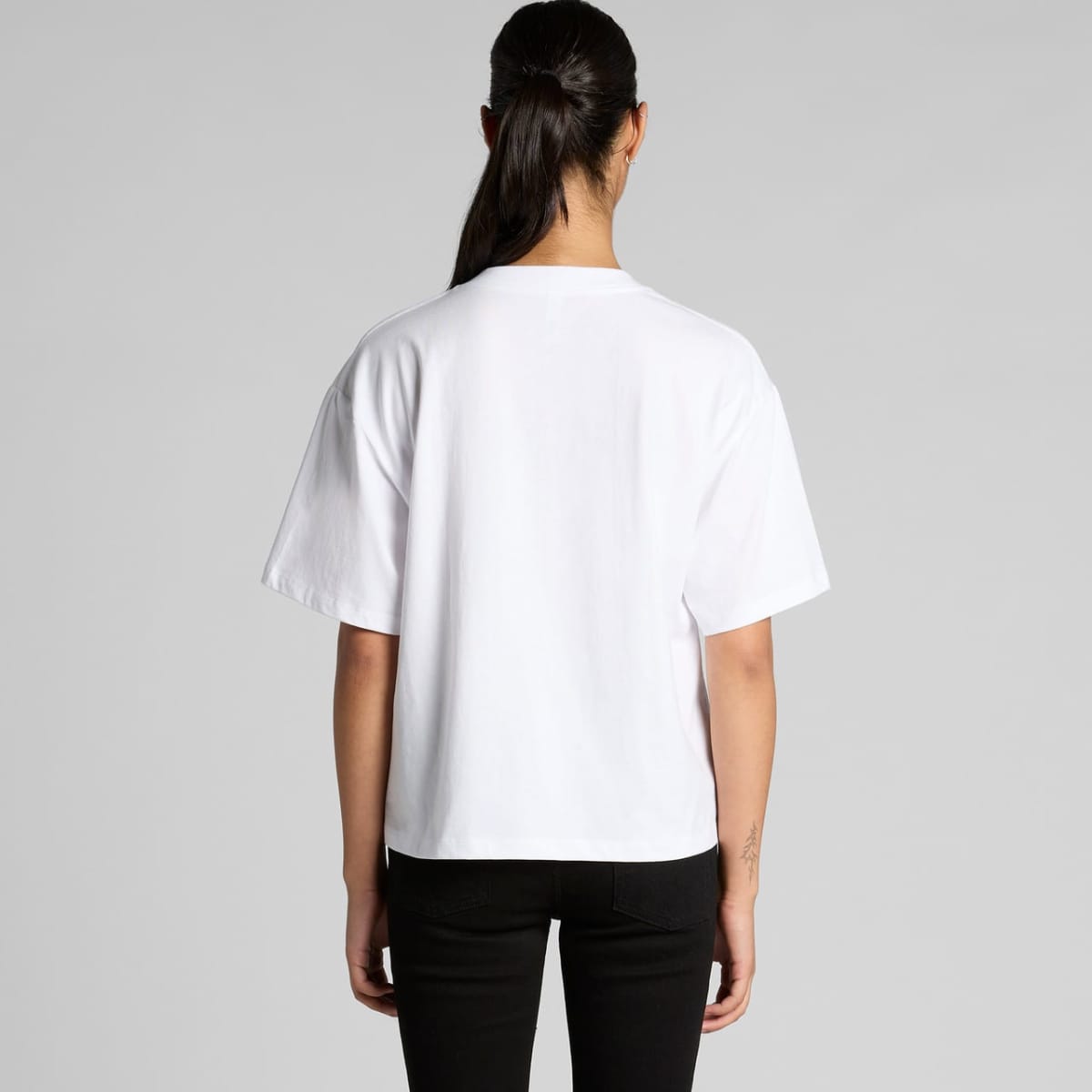 4095_wos_martina_v_neck_tee_back__85719.1713394098.1280.1280