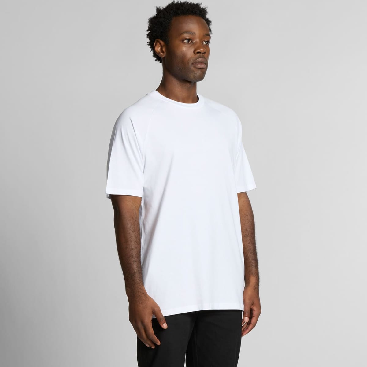 5001r_staple_raglan_tee_turn__02874.1713219320.1280.1280