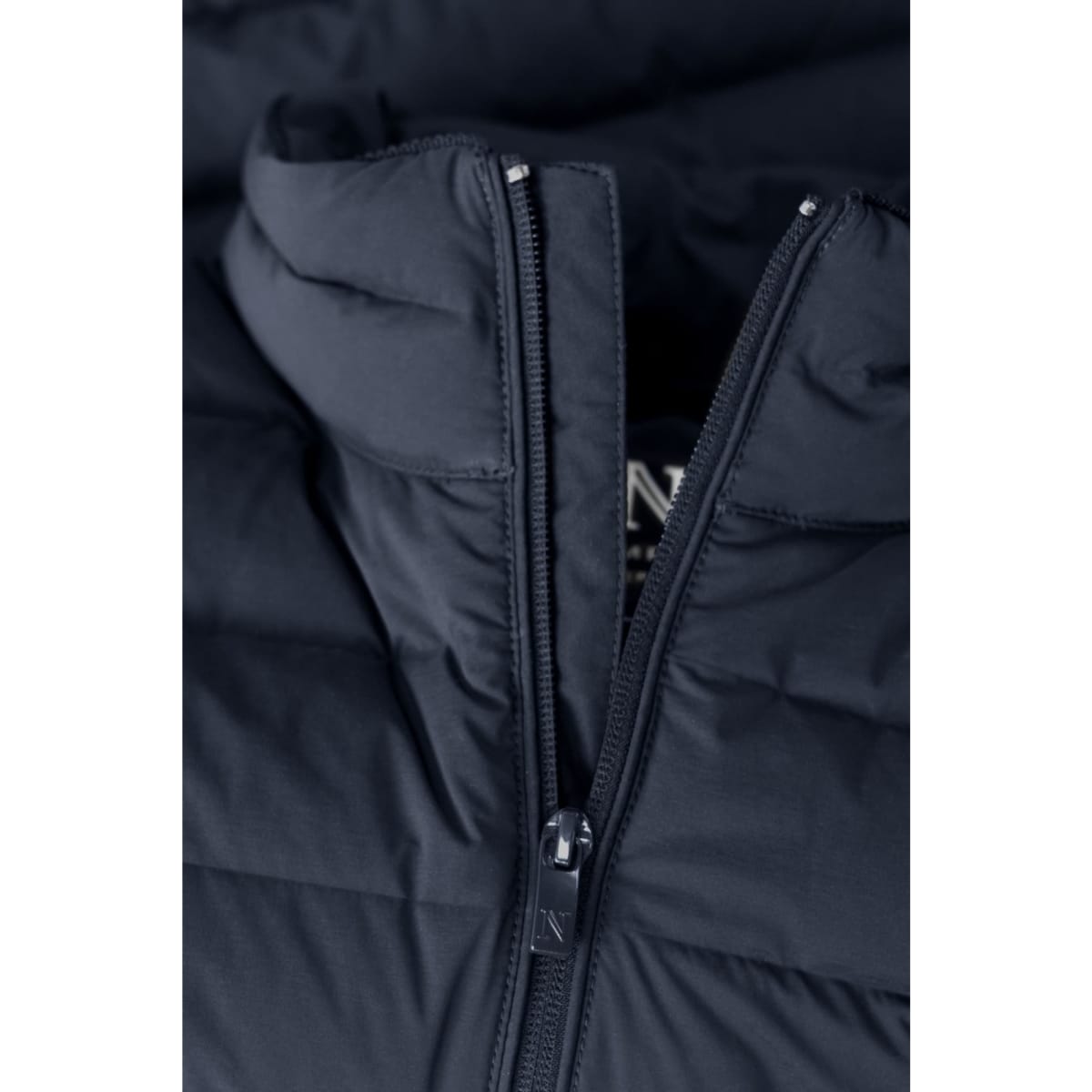 avalon_men_navy_closeup_1