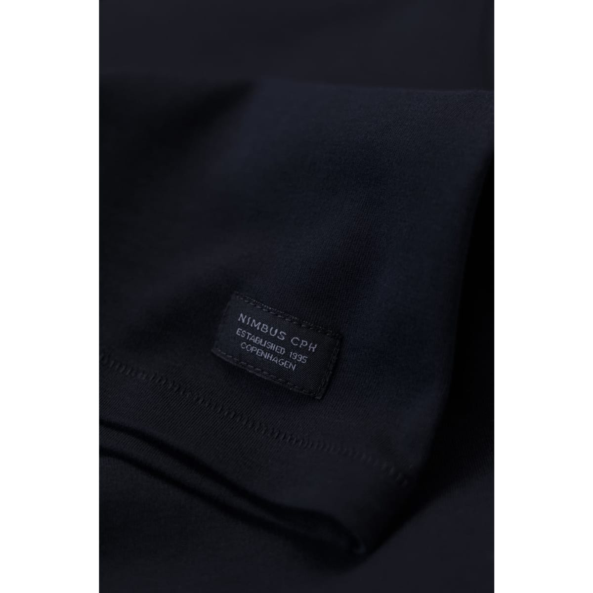 santa-monica_men_women_dark-navy_closeup_1
