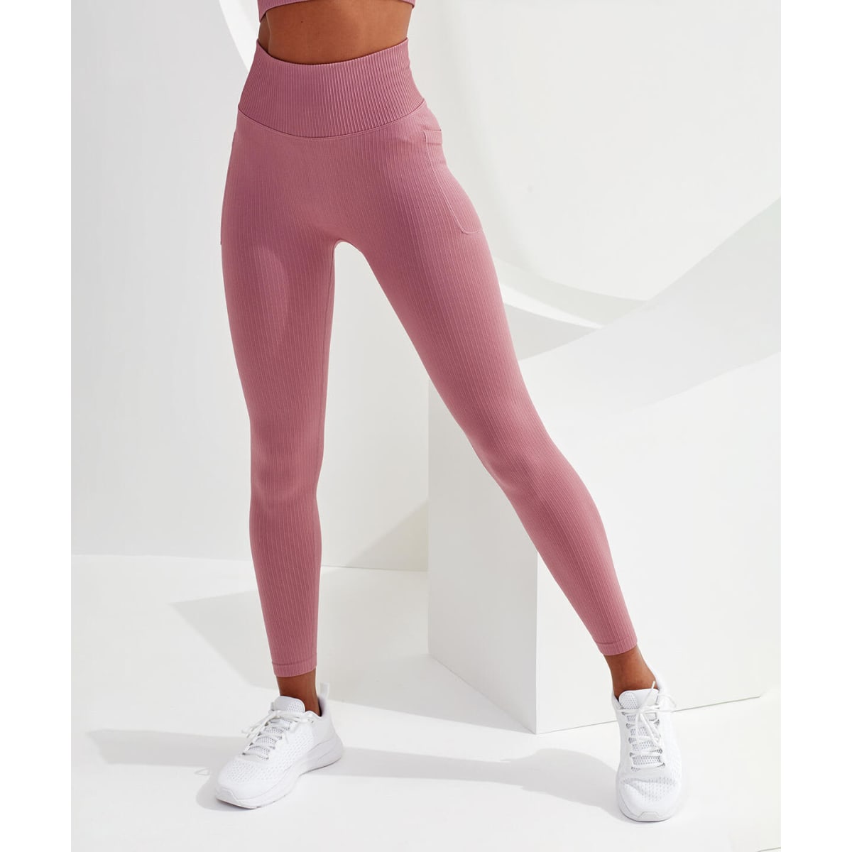Ribbed seamless sport leggings in a soft pink hue, featuring a high waistband and a fitted design.