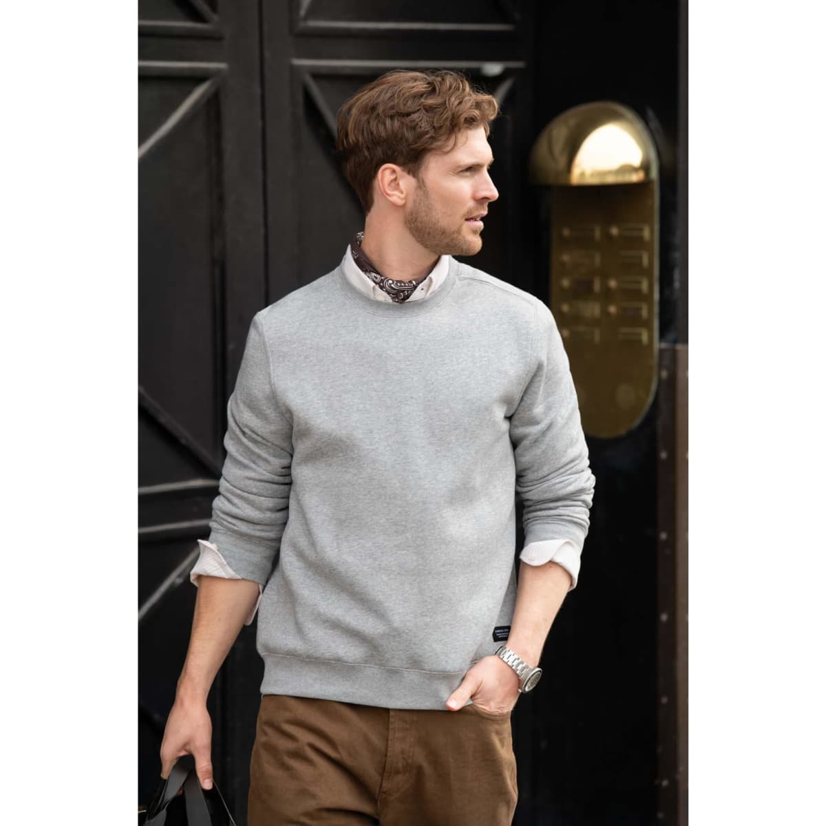 trenton_men_grey-melange_ss25_modelimage_2