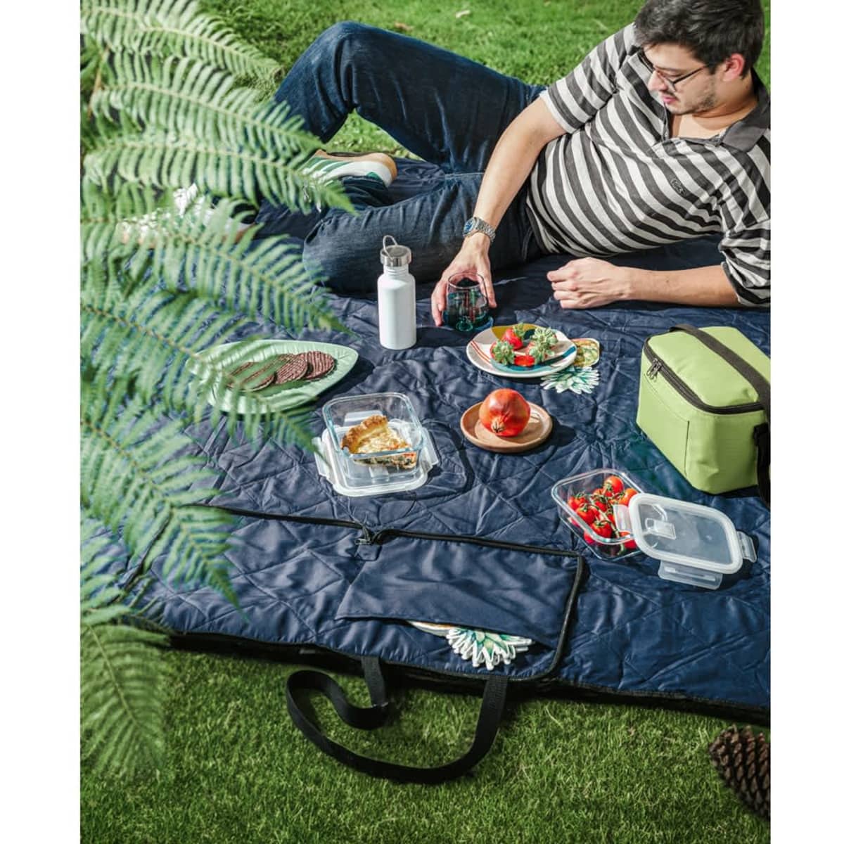Grady – Foldable picnic blanket in rPET and PEVA