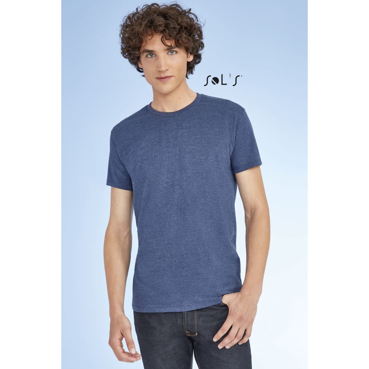 A men's round neck T-shirt in navy blue, made from 100% semi-combed ring spun cotton, featuring a close fit and a logo.
