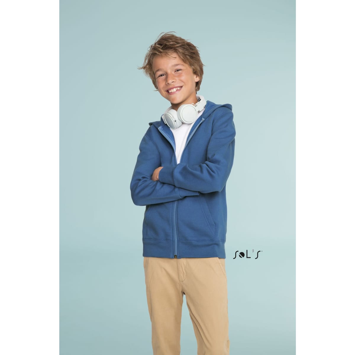 A blue hoodie made of 50% cotton and 50% polyester, featuring a front zip and a logo. A child is wearing headphones.
