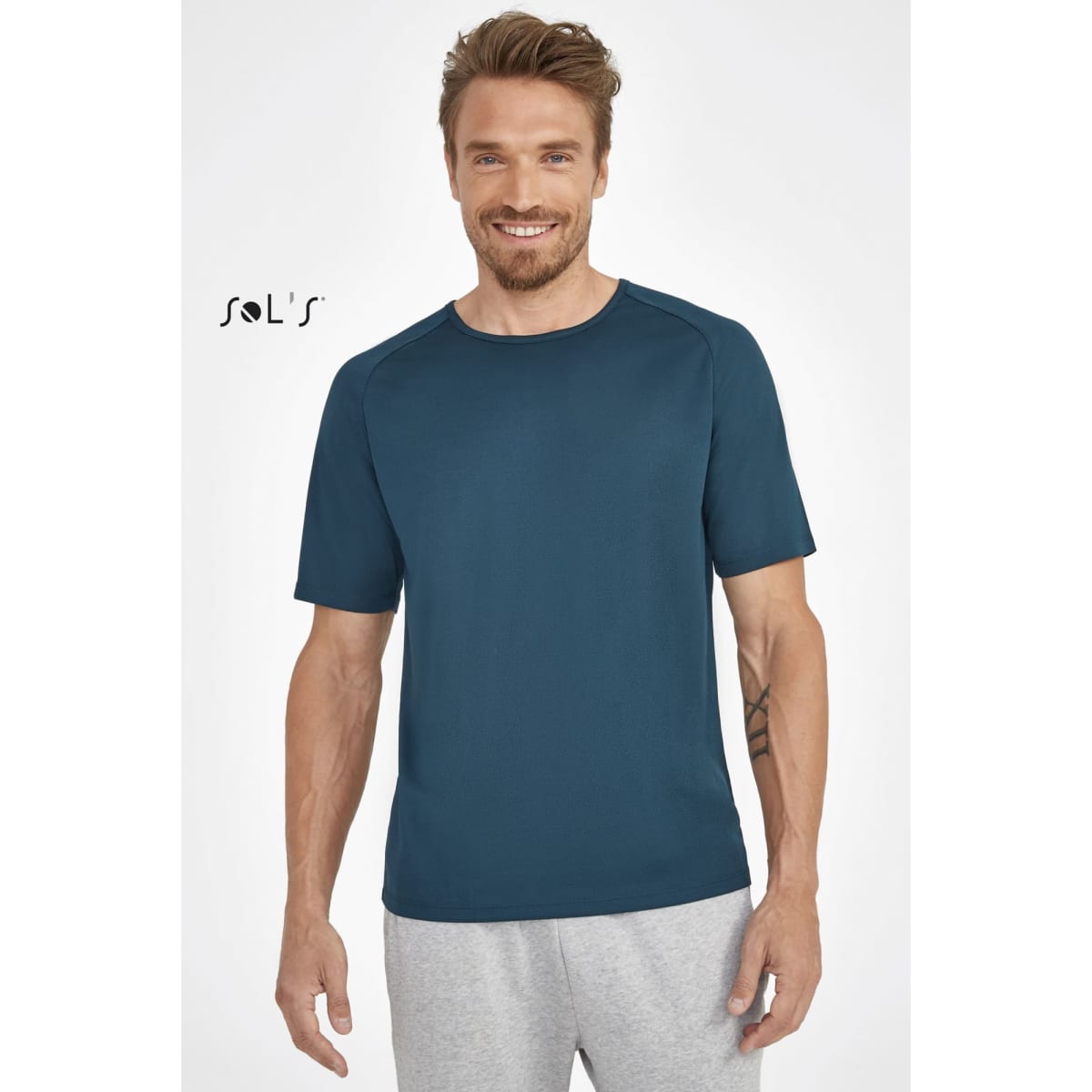 A men's raglan sleeve T-shirt in dark blue, made from 100% breathable polyester, featuring a logo.